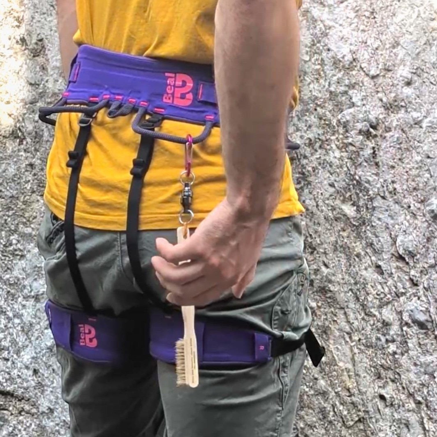 Clipmag, magnetic climbing brush holder