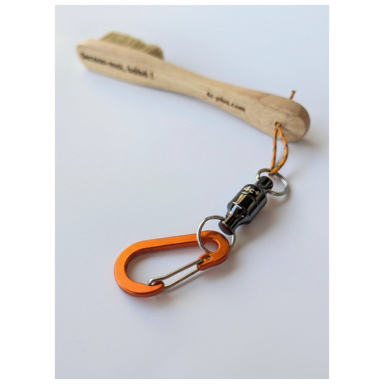 Clipmag, magnetic climbing brush holder
